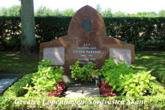 Smultronställen på Kullahalvön-Edvard Perssons grav